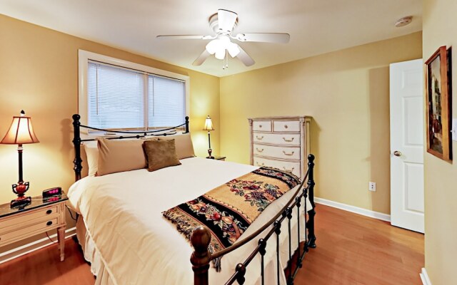 Charming Unit D - 2 Br Duplex