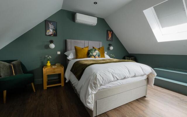 Stylish one bedroom Cotswold Coach House Tetbury