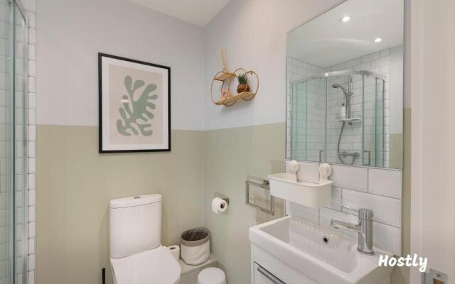 Wesley Gate Apartments - Building 3, by Hostly