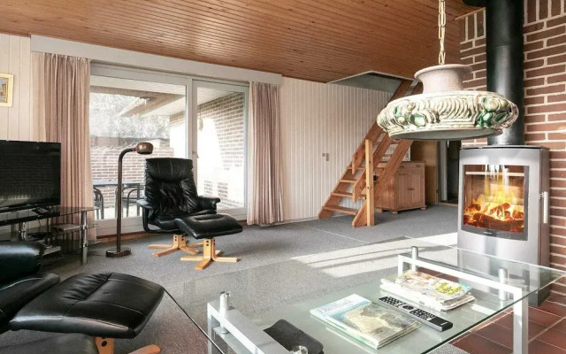 6 Person Holiday Home in Blavand