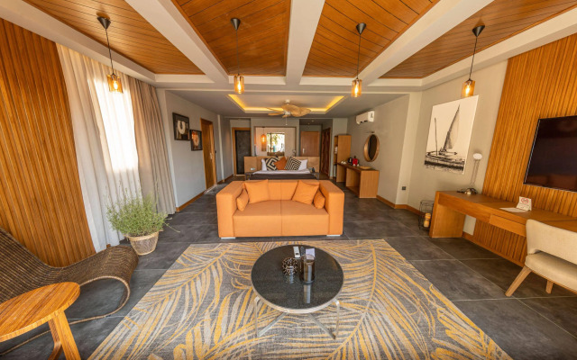Moyo Beach Hotel