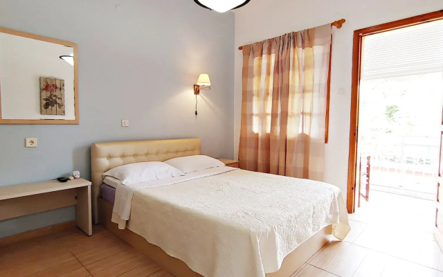 Studios & Apartments Efrosini