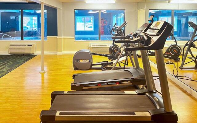 Days Inn & Suites by Wyndham Norton Shores/Muskegon