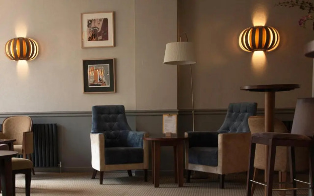 Ascot House Hotel