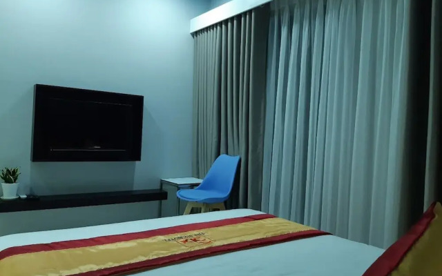 The Six Hotel