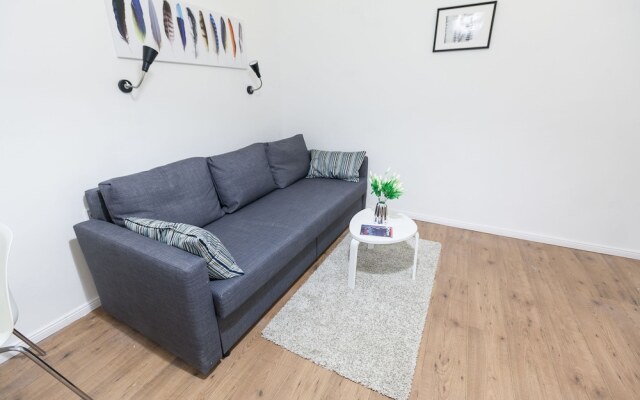 Classic Ernesto near Opera