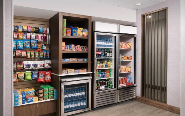 Holiday Inn Express & Suites Baltimore - BWI Airport North by IHG