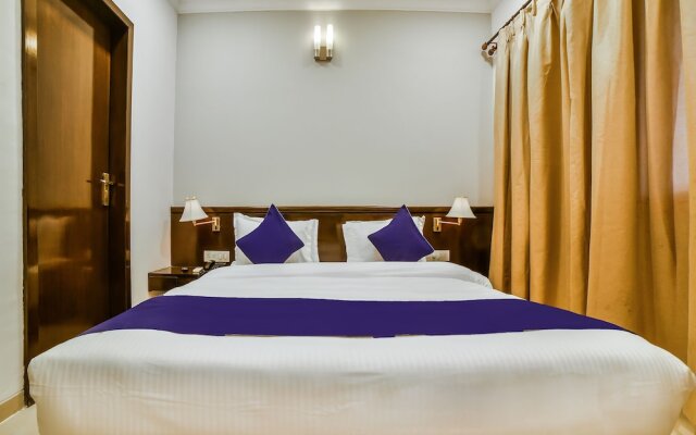 OYO Flagship 27068 The Sapphire Comfort Hotel