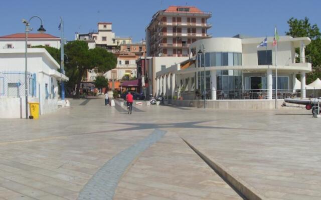 Bed & Ship Archimediterraneo