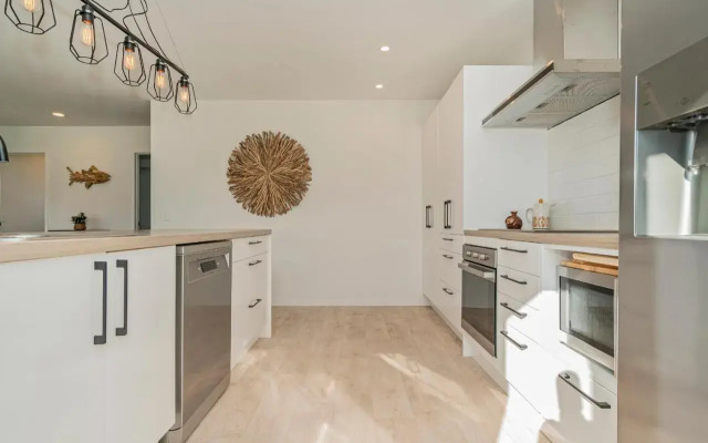 Sundaze Escape - Cooks Beach Holiday Home