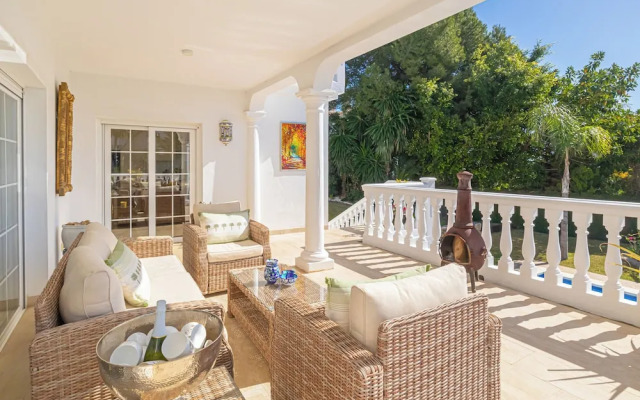 Luxury Family Escape Golf & Pool Retreat