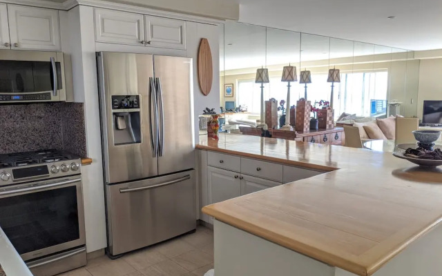 Colony Surf 809 1 Bedroom Condo