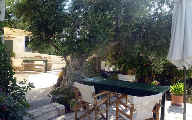 Dream 1 -traditional House With Pool To Share