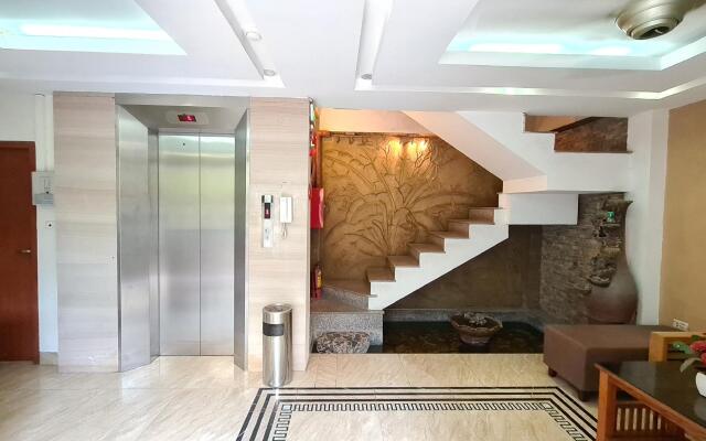 Reddoorz near Tran Duy Hung Street 3