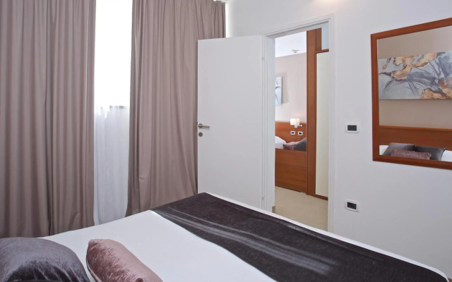 Arena Hotel Holiday