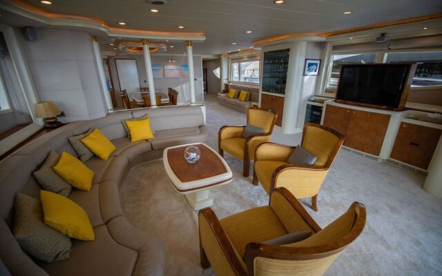 Mabruk lll Yacht