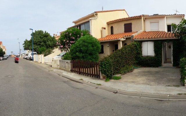 House With 4 Bedrooms in Sainte-marie, With Enclosed Garden - 400 m Fr