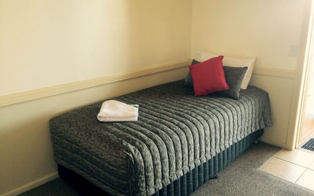 Park Avenue Hotel Motel