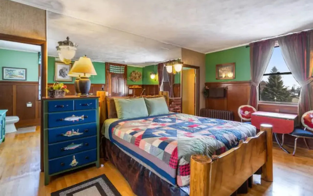 Hickory House Inn