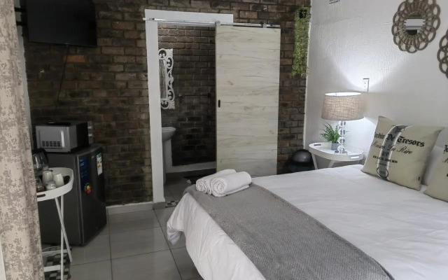 CH Airport Accommodation Room 2