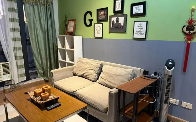 Gramercy 2 bedrooms w Balcony City View