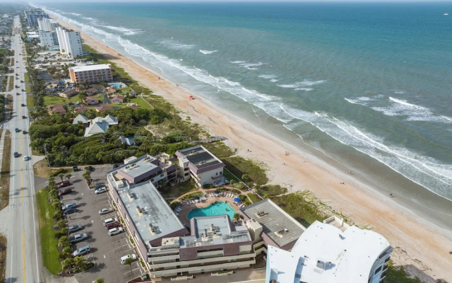 Barry Palm 202 by Distinctive Beach Rentals