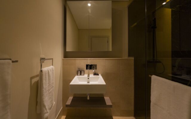 Spacious beachfront 2 bedroom apartment
