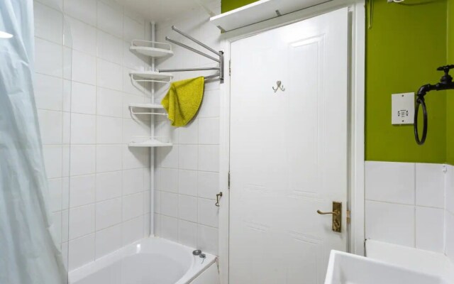 Stylish 2 Bedroom Apartment Near the City Centre