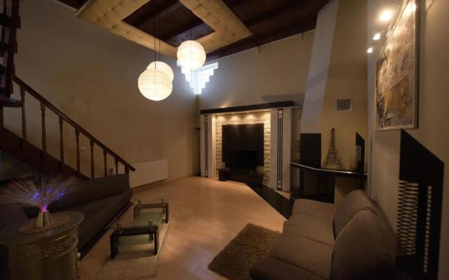 H & V Residence - Split Level Apartment