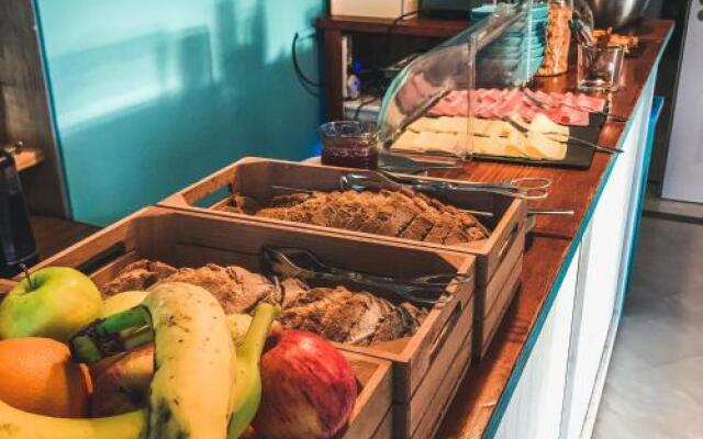 Blue Boutique Hostel & Suites