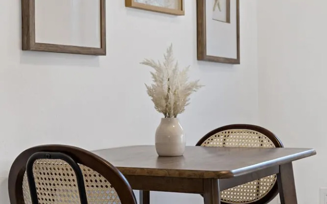 Charming Cozy Studio Lake Ridge