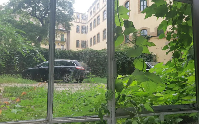 2 Bedroom Apartment near Heroes Square