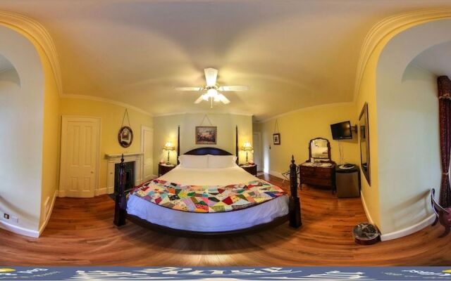 Rose Manor Inn B & B