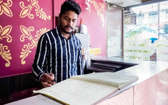 Oyo Flagship Rpr269 Hotel Shubham Palace