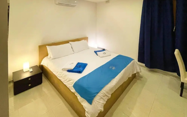 Peaceful Home With hot tub and 2 Communal Pools