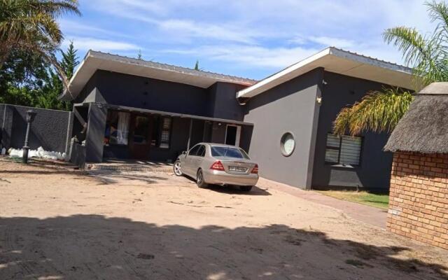 2friends guest house