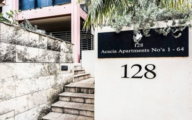 Two bedroom Apt next to Perth CBD with Parking.