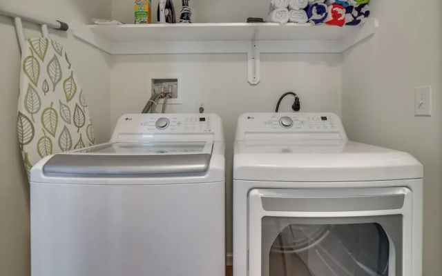 Hot Tub + Lake Access: Spacious Tobyhanna Home
