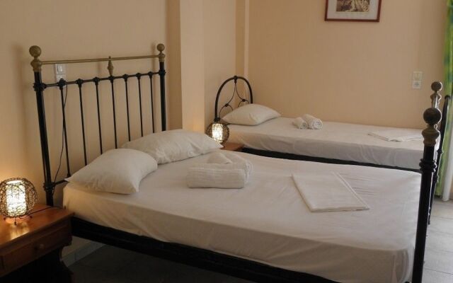 Ampoulos Rooms & Apartments