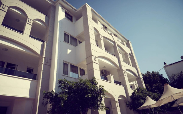 Two Seas Hotel