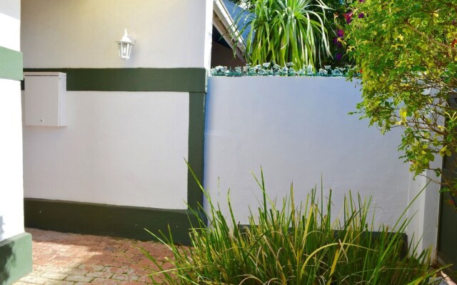 2 Bedroom House in Observatory Cape Town