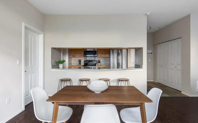 Bellevue Modern 2BD 2BA Apartment