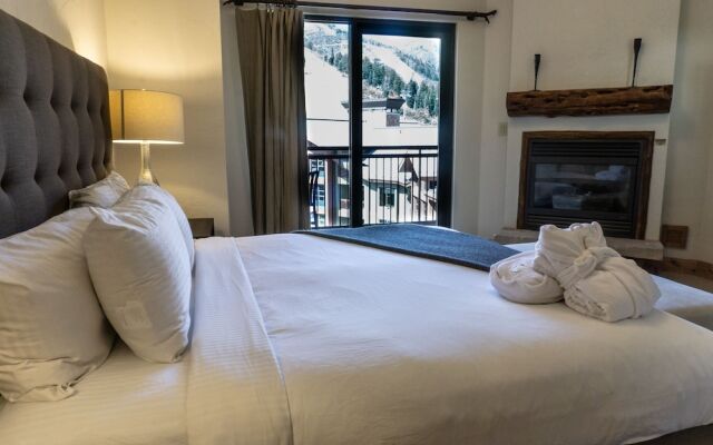 Four Bedroom Penthouse in Canyons Village by RedAwning