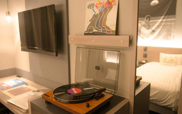 Hotel She, Osaka