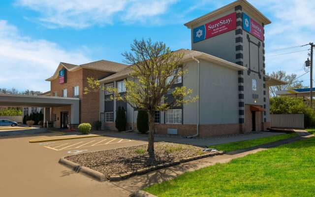 Surestay Plus Hotel By Best Western Topeka Northwest