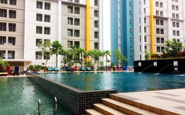 Spacious and Homey Studio Room Paramount Skyline Apartment