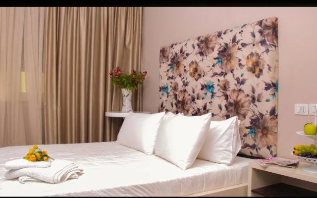 Noon Central Hotel