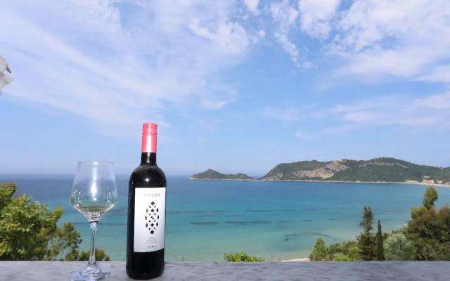 Agios Georgios - 2 Beds - Sleeps 5 - Free Parking