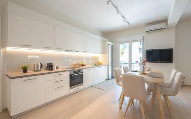 Stylish 2BDR Apt by Acropolis