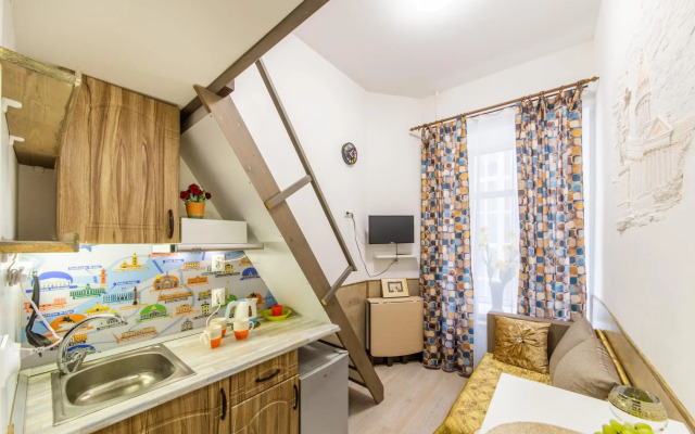 Достоевскинн на улице Марата